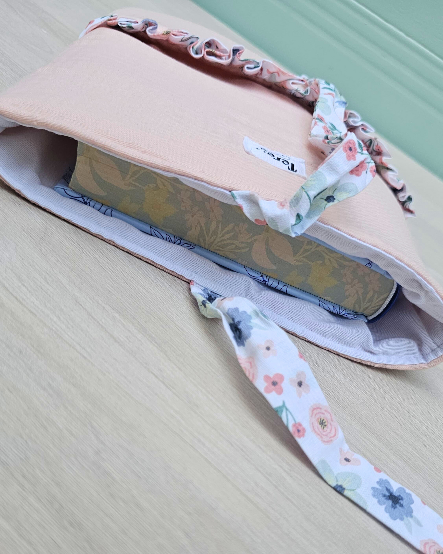 Funda libro grande volantito "flores azules" STOCK INMEDIATO