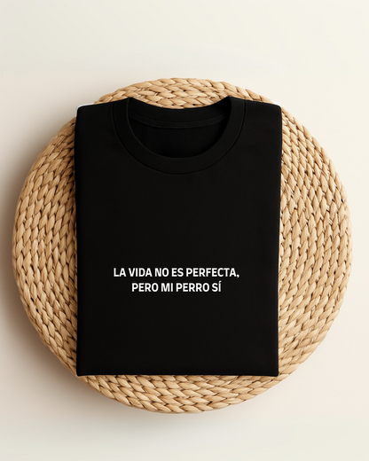 Camiseta "perfección perruna"