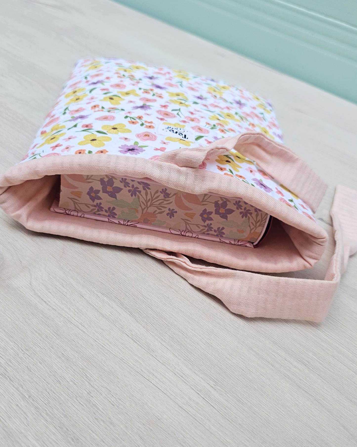 Funda libro grande "flores amarillas"  STOCK INMEDIATO