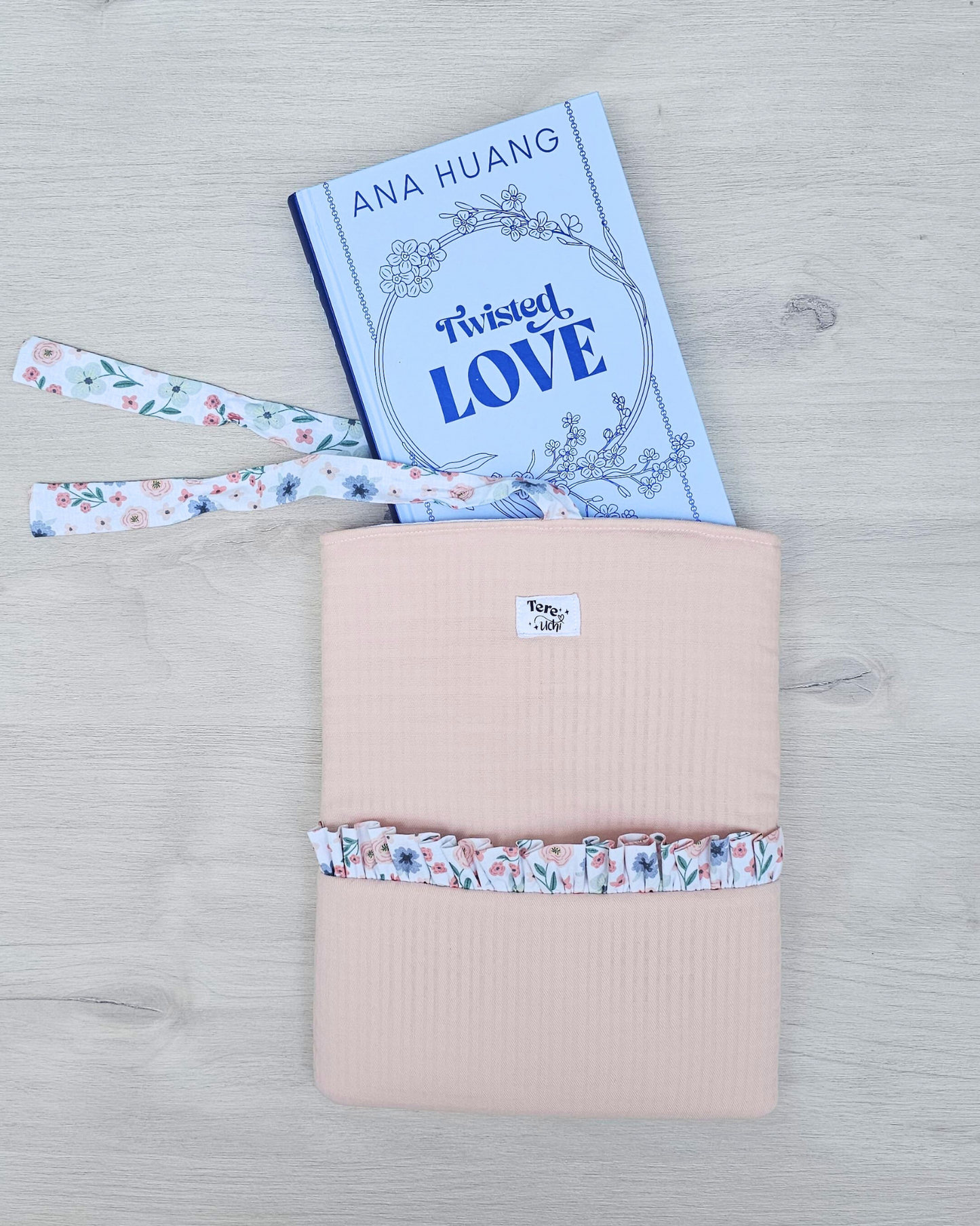 Funda libro grande volantito "flores azules"  STOCK INMEDIATO