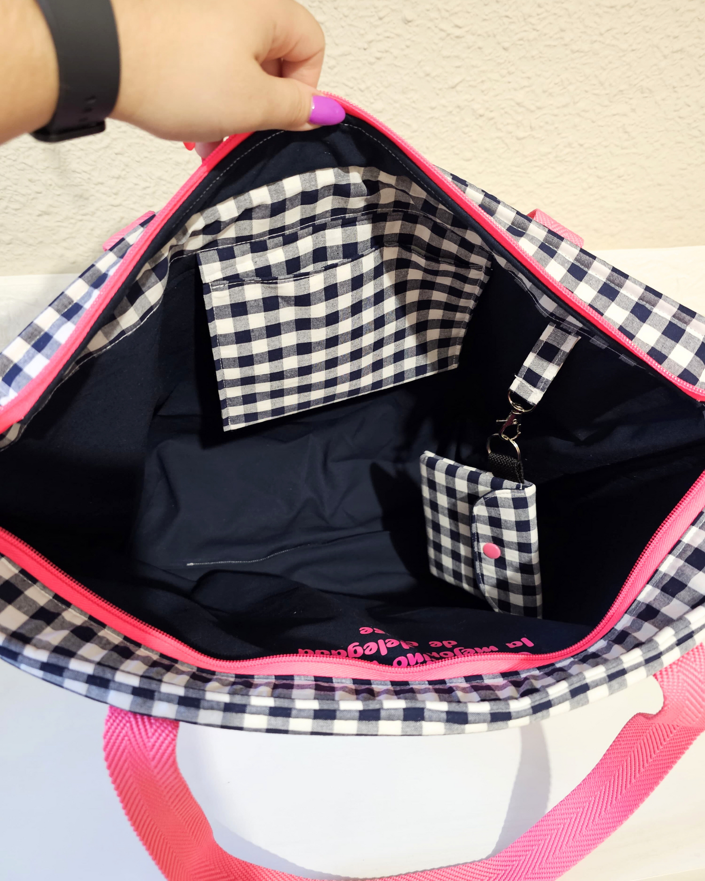 Bolso grande Vichy azul marino y rosa fluor